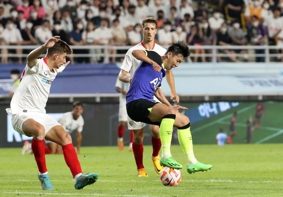 足坛历史十大球星排名揭晓 C罗位居第五引争议